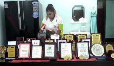 দেশসেরা টেনিস কন্যা প্রীতি মাঠ মাতাতে চান